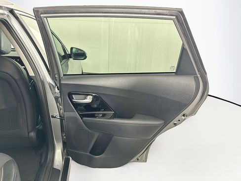 Used 2022 Kia Niro EX image 30