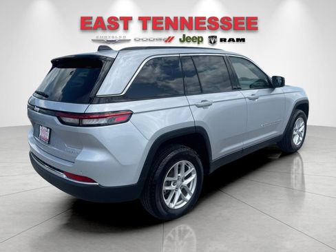 Used 2025 Jeep Grand Cherokee Laredo X w/ Luxury Tech Group I AWD/4WD image 3