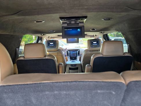 Used 2019 Cadillac Escalade ESV Platinum AWD/4WD image 33
