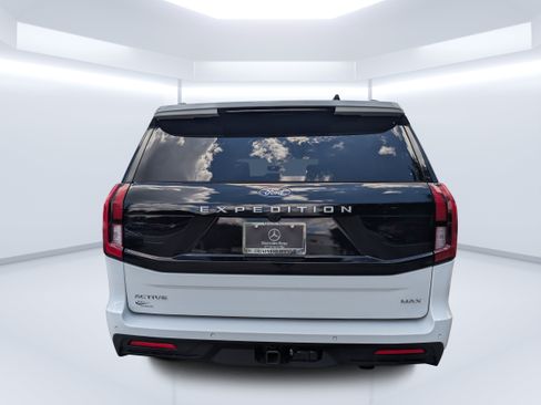 Used 2025 Ford Expedition Max Active AWD/4WD image 4