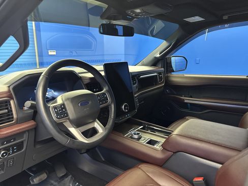 Used 2024 Ford Expedition Limited RWD image 11