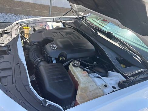 Used 2018 Chrysler 300 Limited image 55