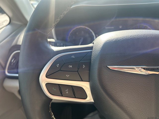 Used 2022 Chrysler Pacifica Touring-L FWD image 17