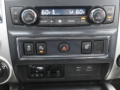Used 2021 Nissan Titan SV w/ SV Convenience Package AWD/4WD image 19