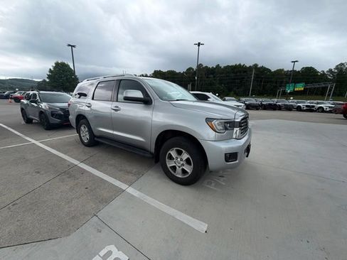 Used 2022 Toyota Sequoia SR5 AWD/4WD image 11