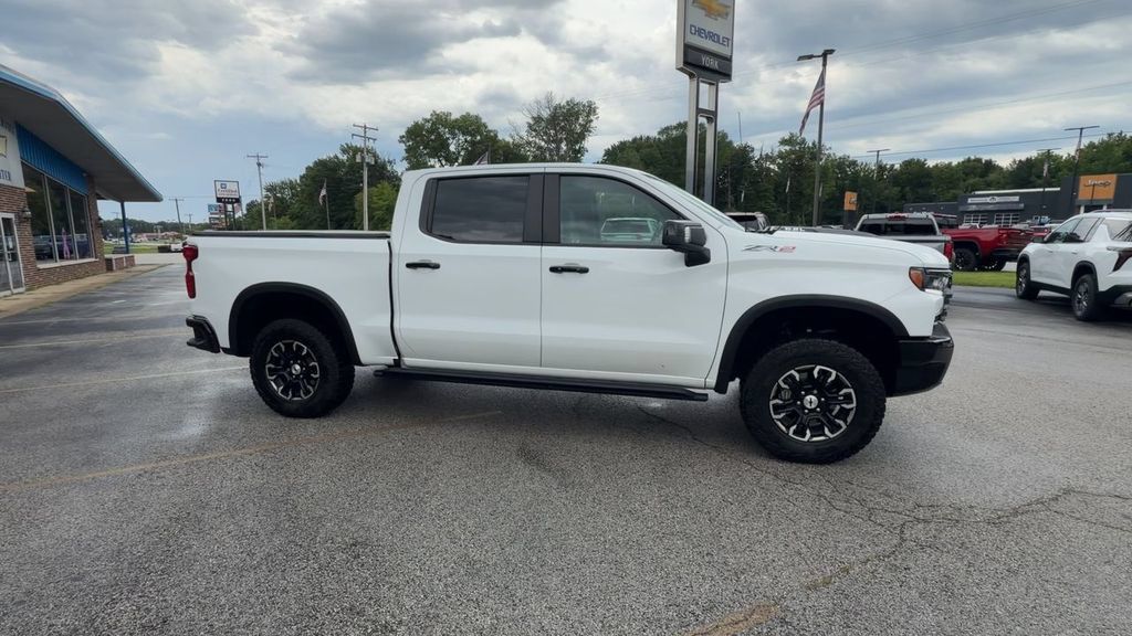 Used 2022 Chevrolet Silverado 1500 ZR2 w/ Technology Package AWD/4WD image 9