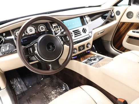 Used 2015 Rolls-Royce Wraith RWD image 31