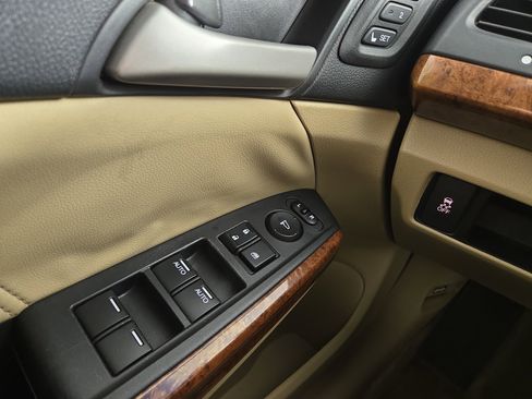 Used 2011 Honda Accord EX-L image 29