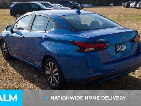 Used 2024 Nissan Versa SV image 5