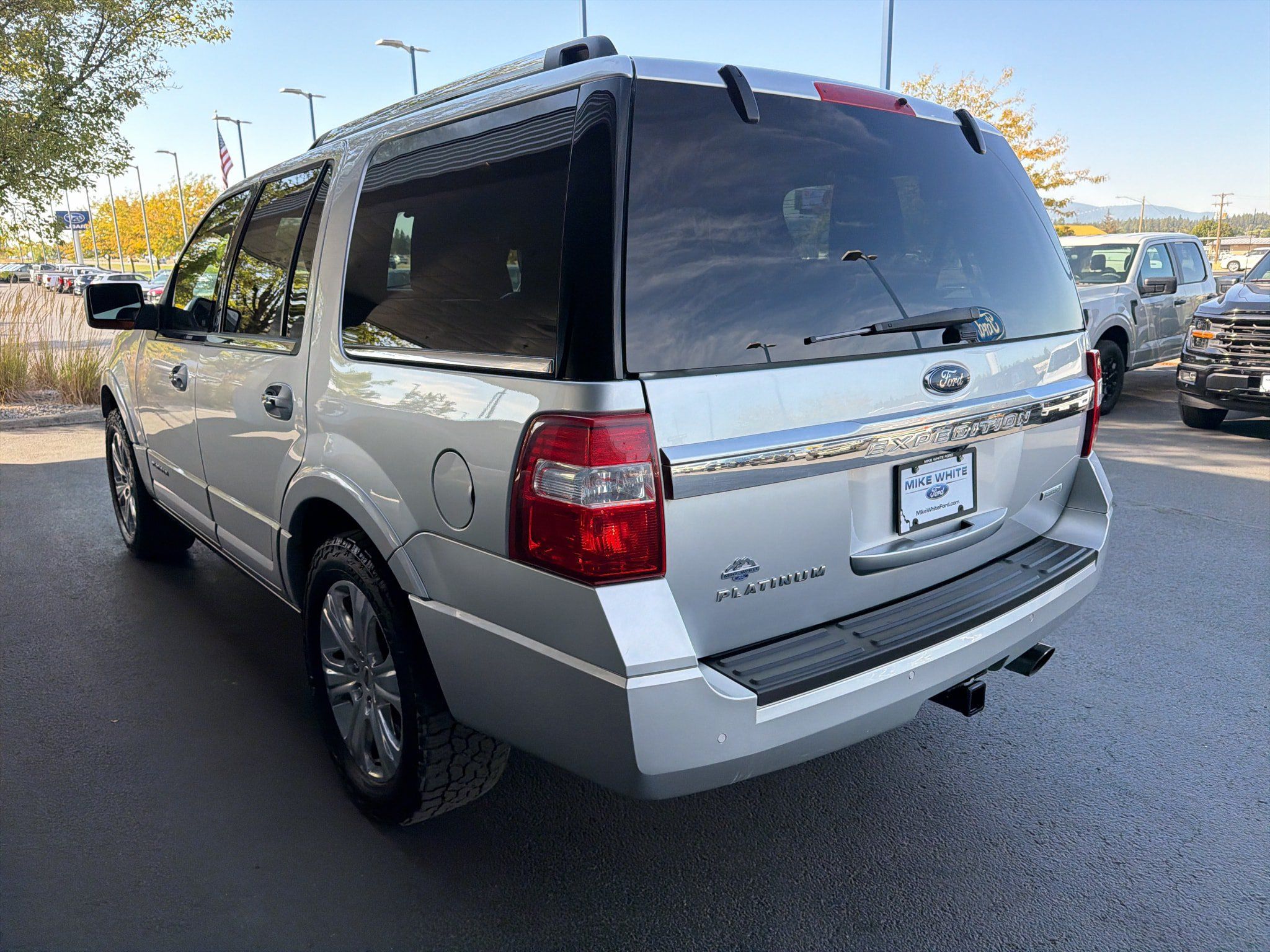 Used 2016 Ford Expedition Platinum AWD/4WD image 16
