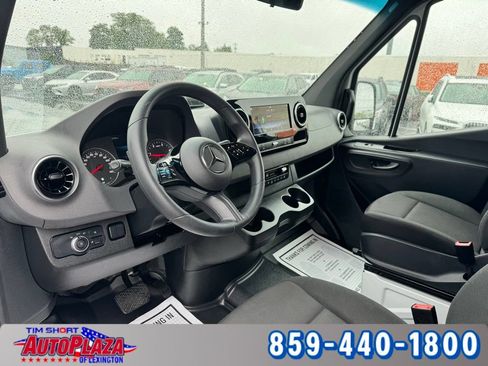 Used 2025 Mercedes-Benz Sprinter 2500 image 3