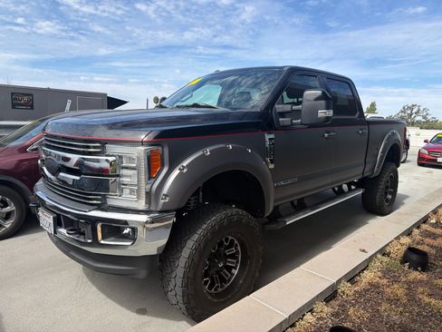 Used 2017 Ford F250 Lariat w/ Lariat Ultimate Package AWD/4WD image 1