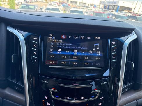 Used 2020 Cadillac Escalade Premium Luxury image 19