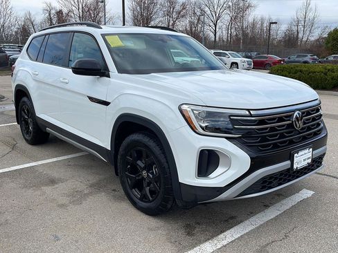 Used 2024 Volkswagen Atlas Peak Edition SE image 8