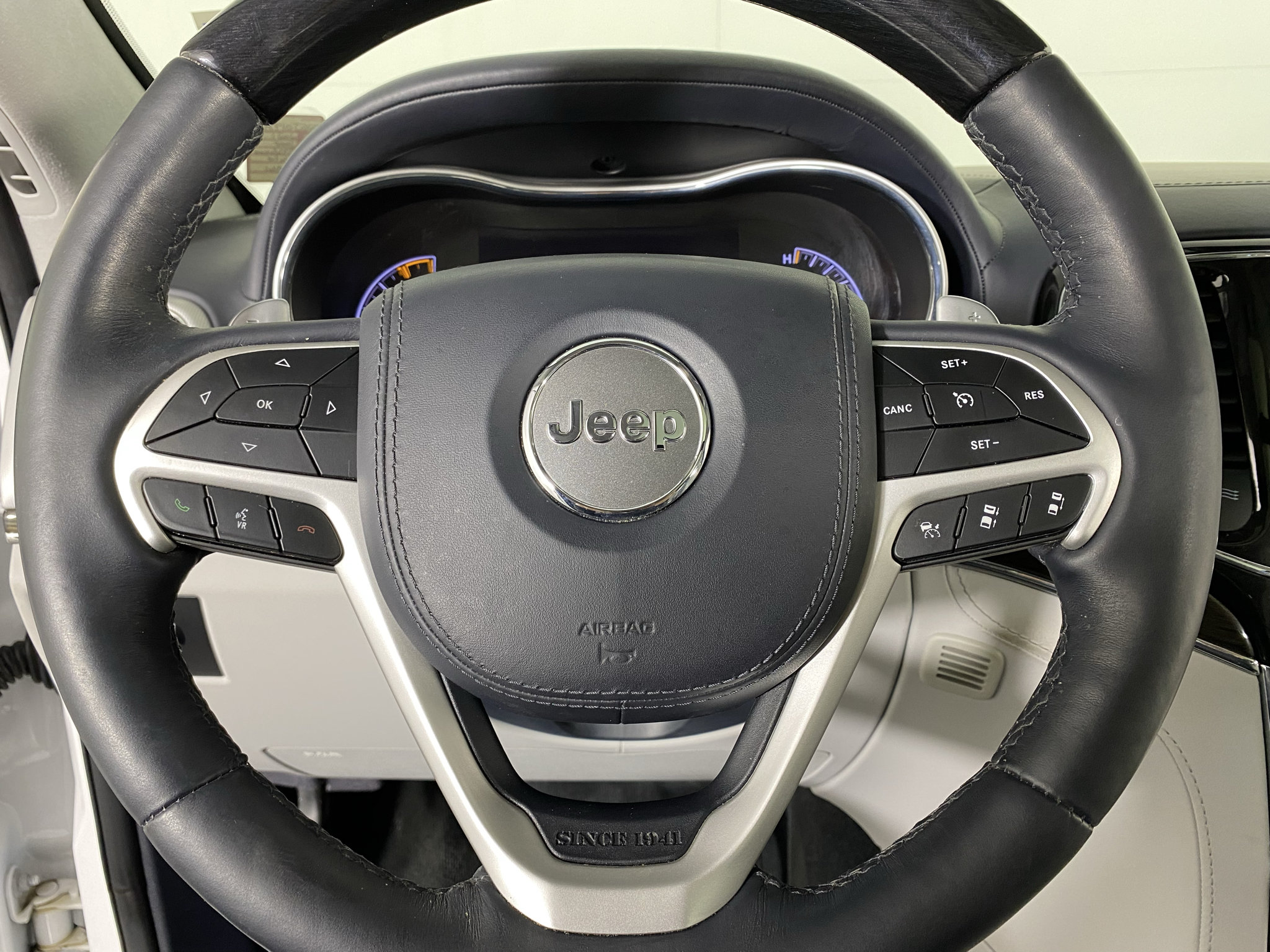 Used 2021 Jeep Grand Cherokee Summit AWD/4WD image 14