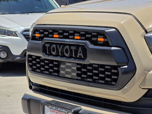 Used 2020 Toyota Tacoma TRD Off-Road w/ Technology Package RWD image 7