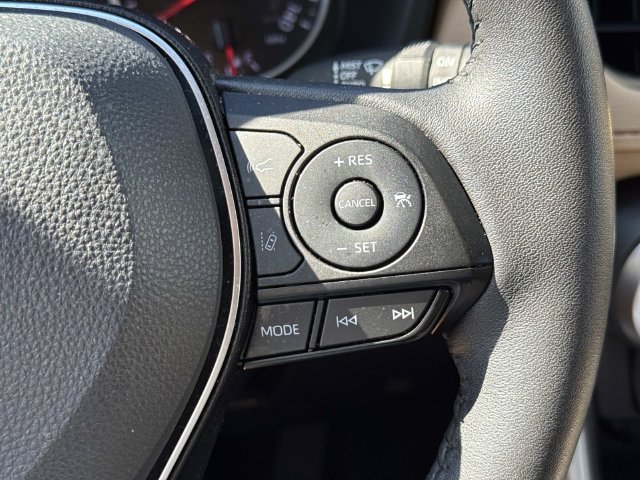 Used 2022 Toyota RAV4 XLE Premium AWD/4WD image 24