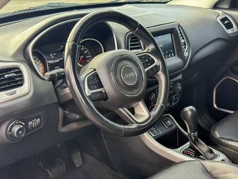 Used 2018 Jeep Compass Latitude w/ Popular Equipment Group FWD image 5