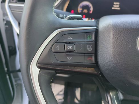 Certified 2023 Jeep Grand Cherokee L Laredo image 23