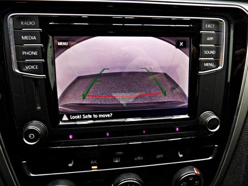 Used 2019 Volkswagen Passat 2.0T Wolfsburg image 16