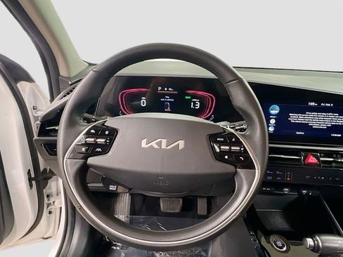 Certified 2023 Kia Niro EX image 11