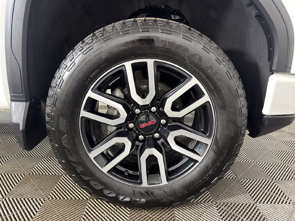 Used 2024 GMC Sierra 1500 AT4 w/ Technology Package AWD/4WD image 31