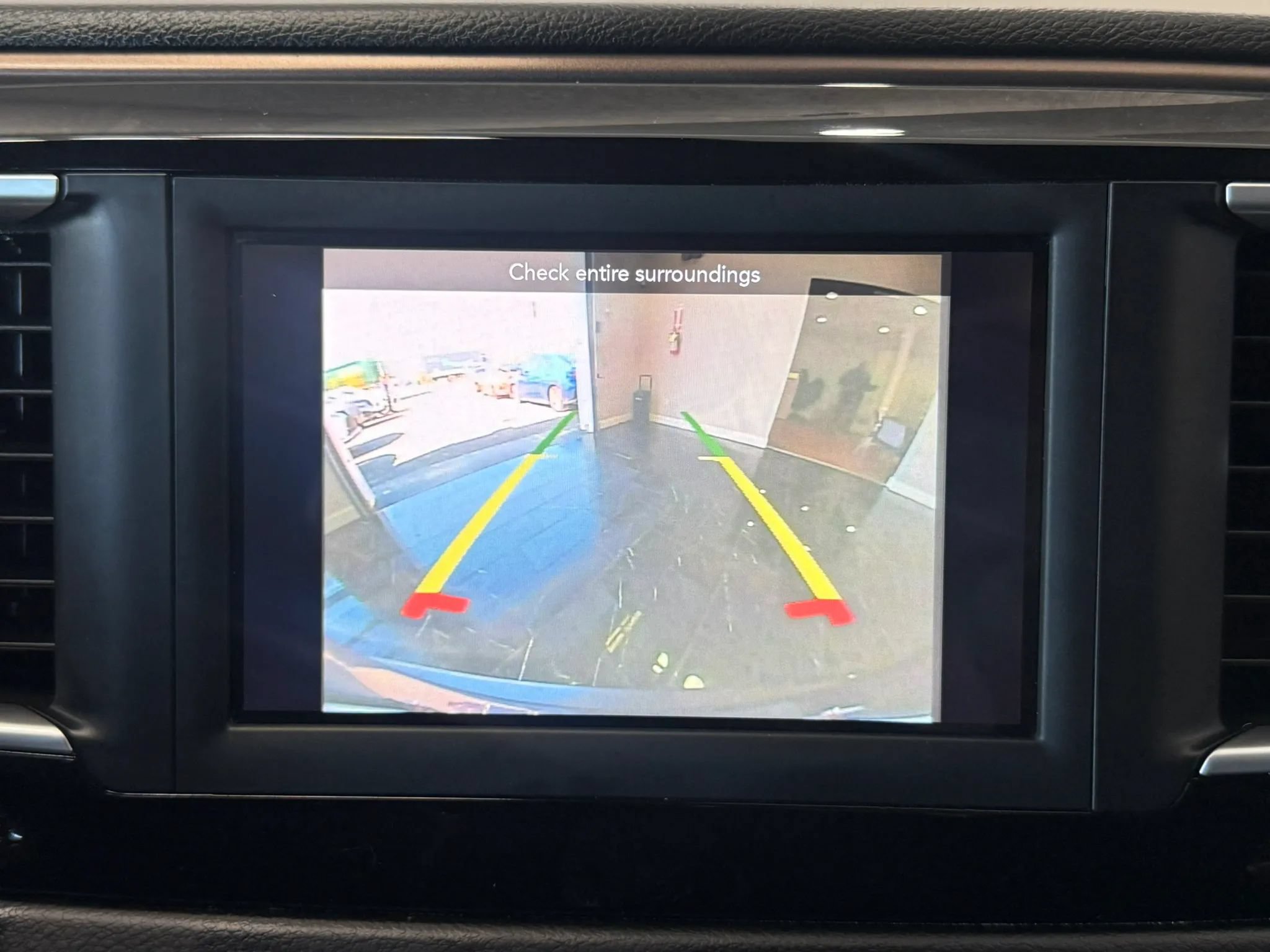 Used 2018 Chrysler Pacifica Touring Plus w/ Tire & Wheel Group FWD image 18