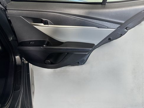 Used 2025 Toyota Camry SE image 28