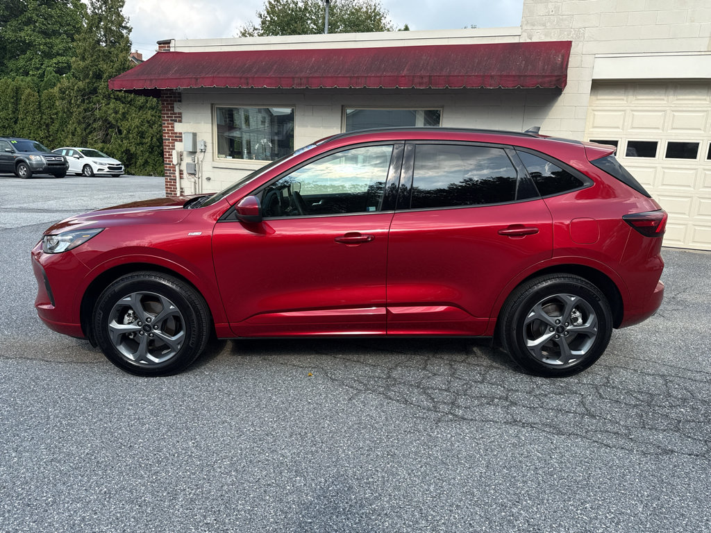 Used 2024 Ford Escape ST-Line Select w/ Tech Pack #1 AWD/4WD image 2