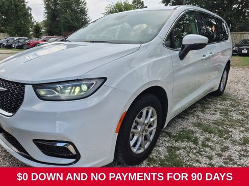 Used 2023 Chrysler Pacifica Touring-L FWD image 1