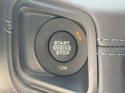 Used 2025 Jeep Wrangler Unlimited Sahara w/ Safety Group image 17