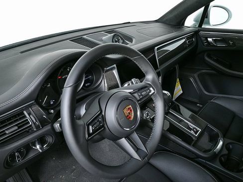 New 2026 Porsche Macan GTS image 6
