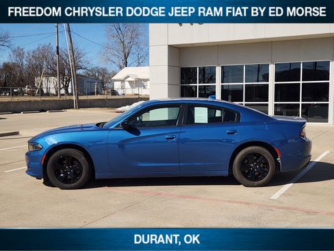 Used 2023 Dodge Charger SXT image 3