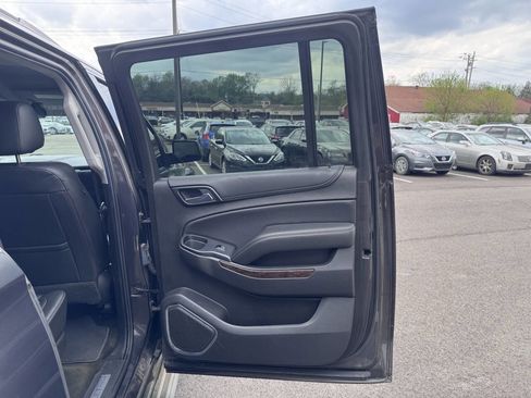 Used 2018 Chevrolet Suburban LT image 18