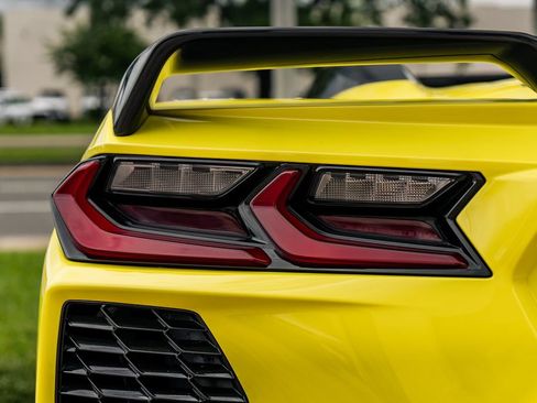 Used 2023 Chevrolet Corvette Stingray Preferred Conv w/ Z51 Performance Package RWD image 12