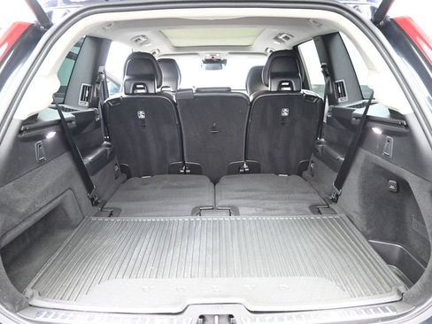 Used 2022 Volvo XC90 T5 Momentum w/ Protection Package Premier image 12