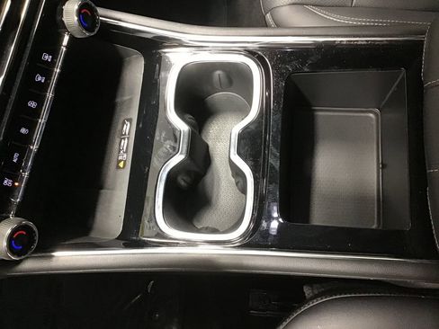 Used 2025 Chevrolet Traverse LT image 20