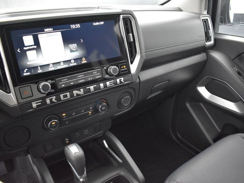 Used 2025 Nissan Frontier SV w/ Tow Package image 31