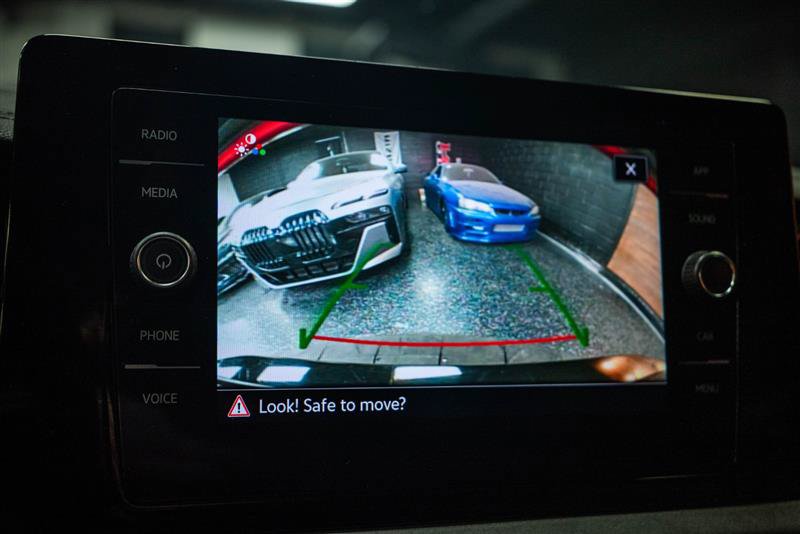 Used 2025 Volkswagen Jetta SE FWD image 19
