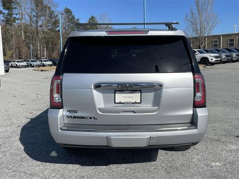 Used 2018 GMC Yukon XL Denali image 4