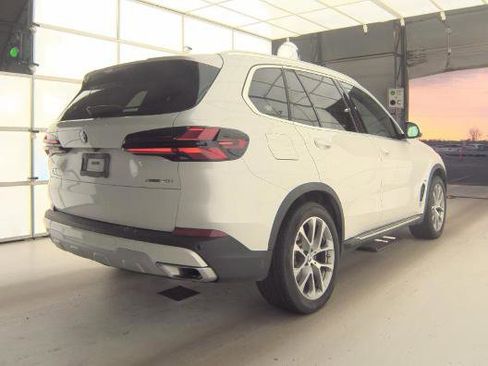 Used 2025 BMW X5 xDrive40i w/ Climate Comfort Package image 2