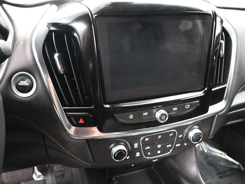 Used 2021 Chevrolet Traverse LT FWD image 15