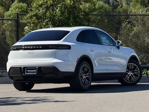 Used 2026 Porsche Macan Electric RWD image 7