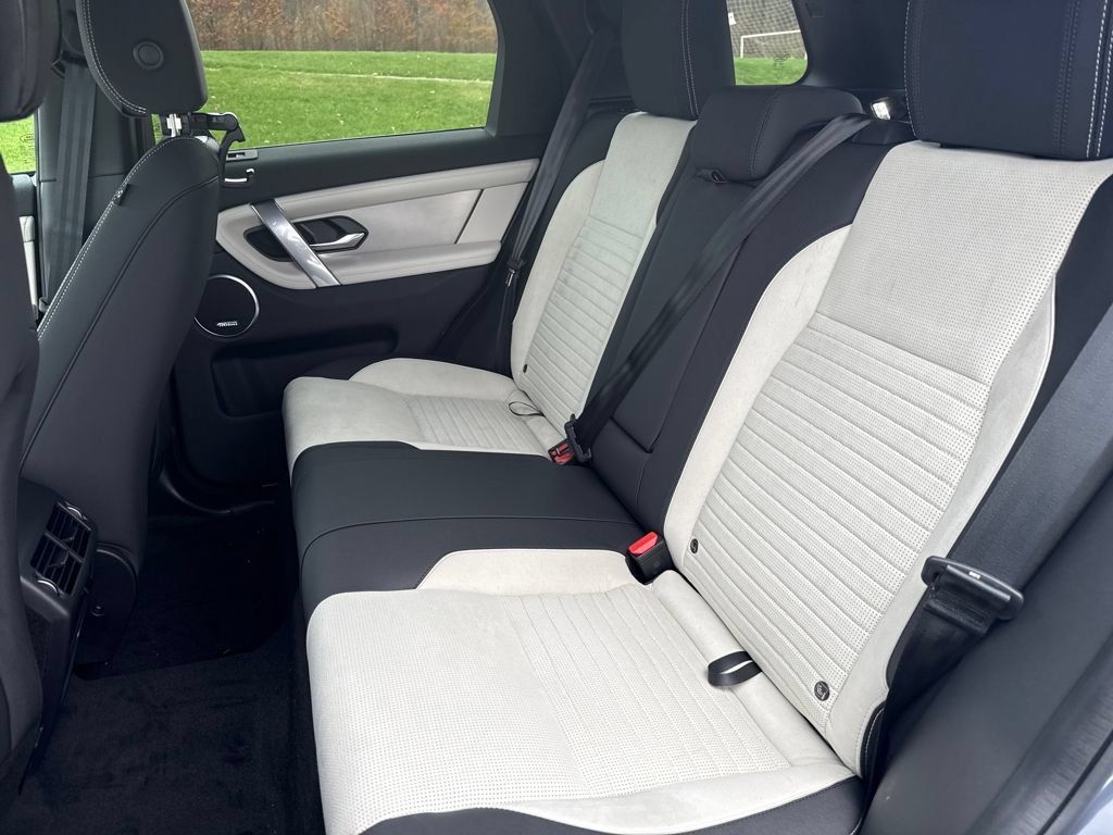 Used 2025 Land Rover Discovery Sport Dynamic SE AWD/4WD image 13