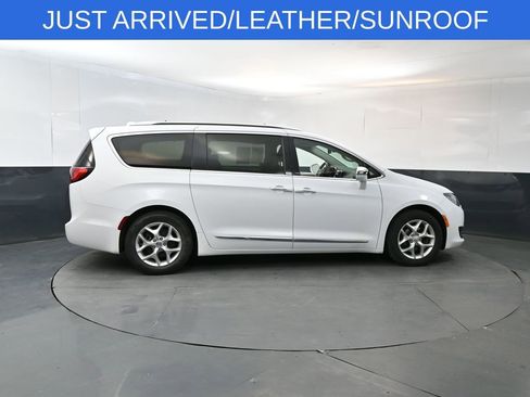 Used 2019 Chrysler Pacifica Limited FWD image 6