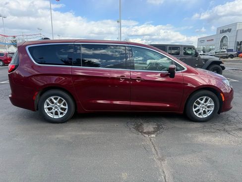 Used 2023 Chrysler Voyager LX image 2