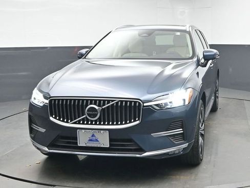 Used 2023 Volvo XC60 B5 Plus w/ Climate Package image 3