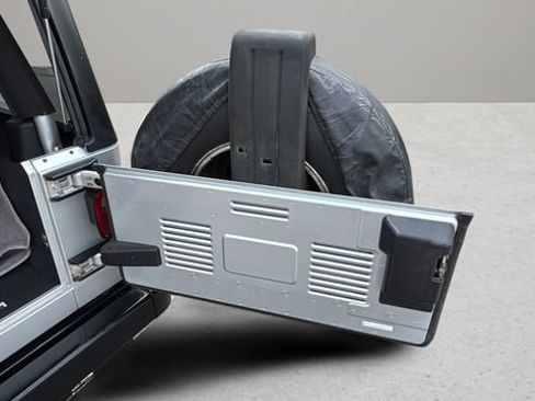 Used 2006 Jeep Wrangler Unlimited AWD/4WD image 36