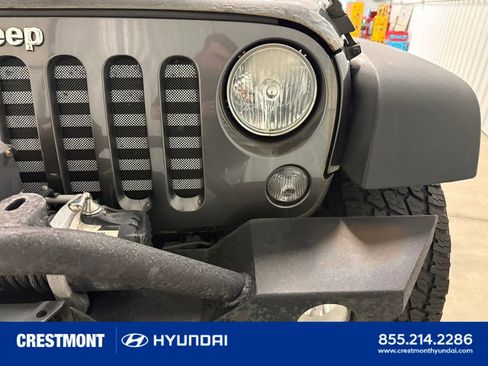 Used 2014 Jeep Wrangler Unlimited Rubicon w/ Max Tow Package AWD/4WD image 6