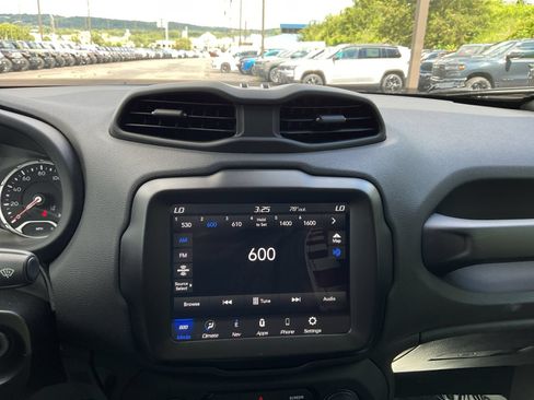 Used 2023 Jeep Renegade Latitude AWD/4WD image 45